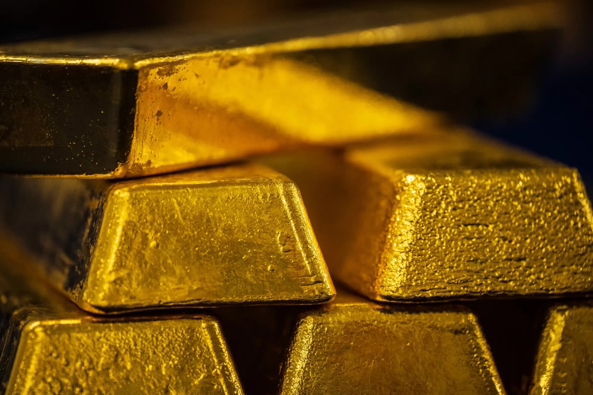 كيف تستثمر في الذهب في الإمارات عام 2026