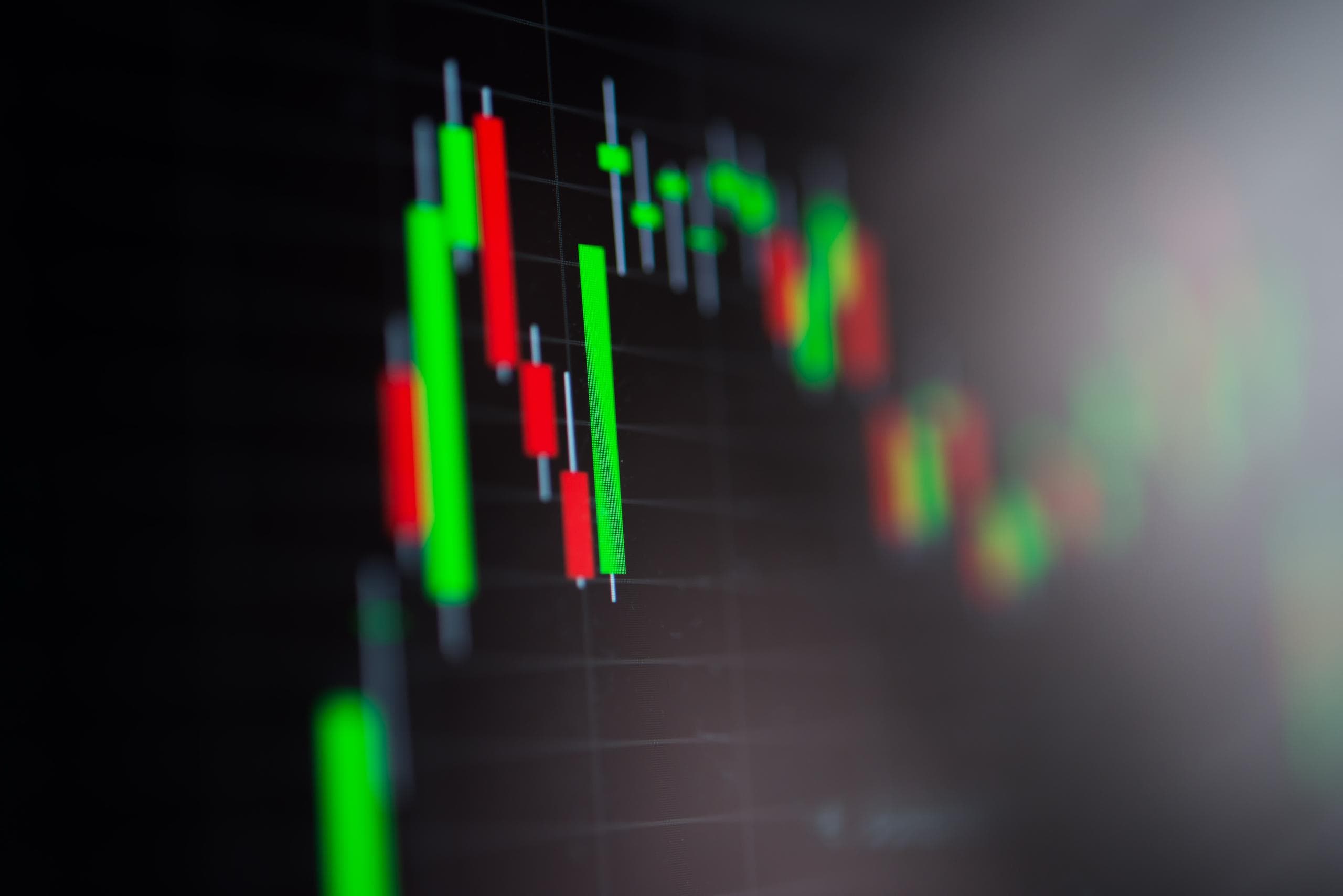 حساب تداول مُدار في الإمارات: كيف يحقّق المستثمرون دخلاً دون تداول